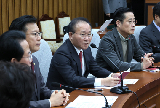윤재옥 국민의힘 원내대표가 2일 국회에서 열린 원내대책회의에서 발언하고 있다. 연합뉴스